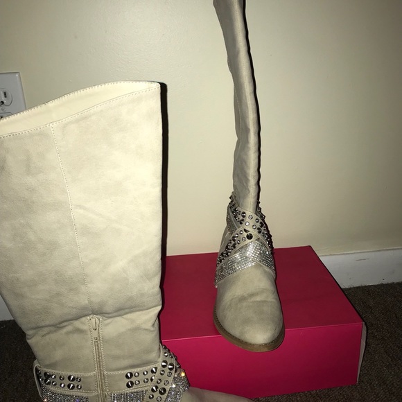 Cream boots - Picture 4 of 6